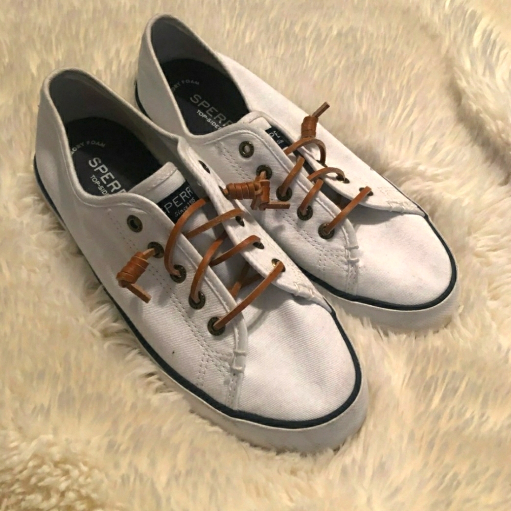 Woman size 8 Sperry boat shoes